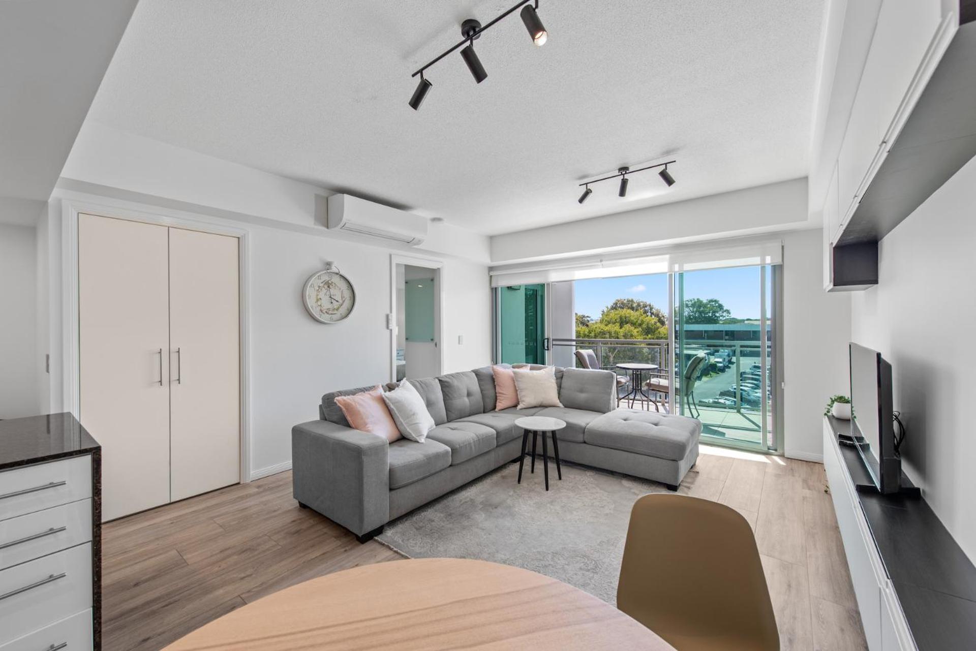Proximity Waterfront Apartments เรดคลิฟฟ์ ภายนอก รูปภาพ